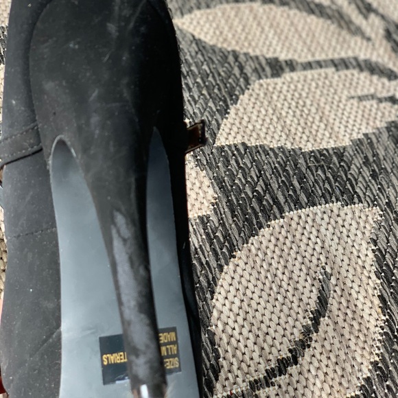 Black Heels - Picture 5 of 5